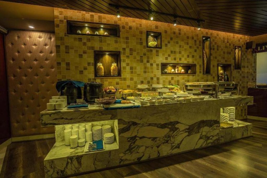Hotel Castle Salam Khulna Екстериор снимка