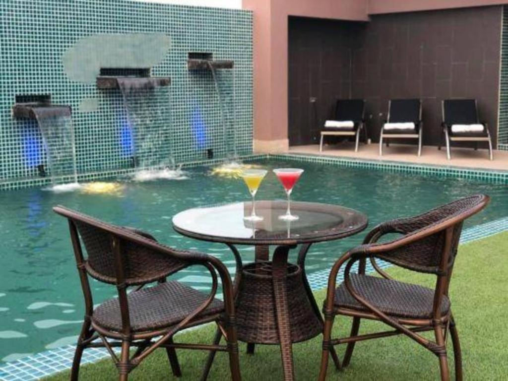 Hotel Castle Salam Khulna Екстериор снимка