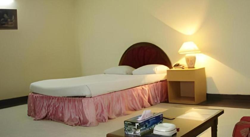 Hotel Castle Salam Khulna Екстериор снимка